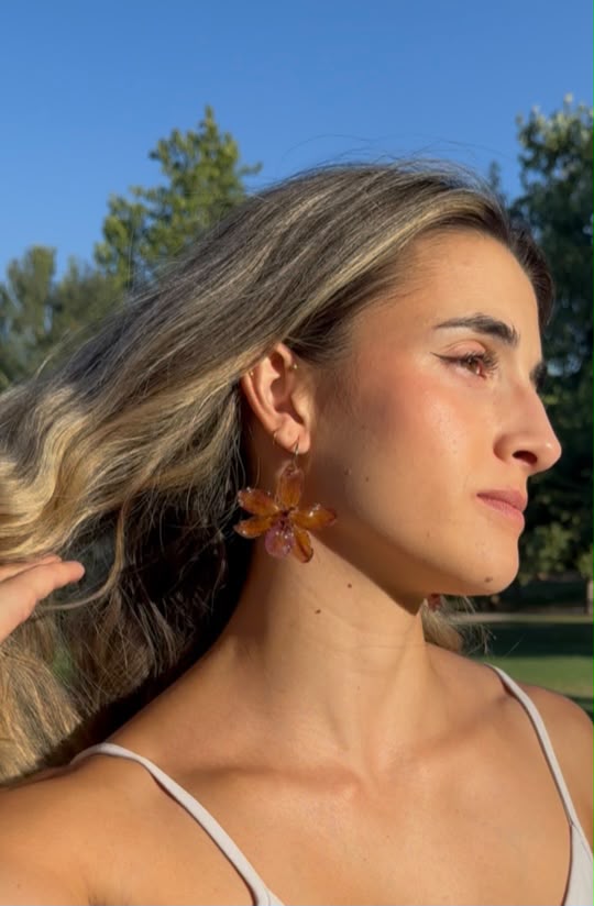 ¨Colección OKIDI¨ Pendientes orquídea color marrón