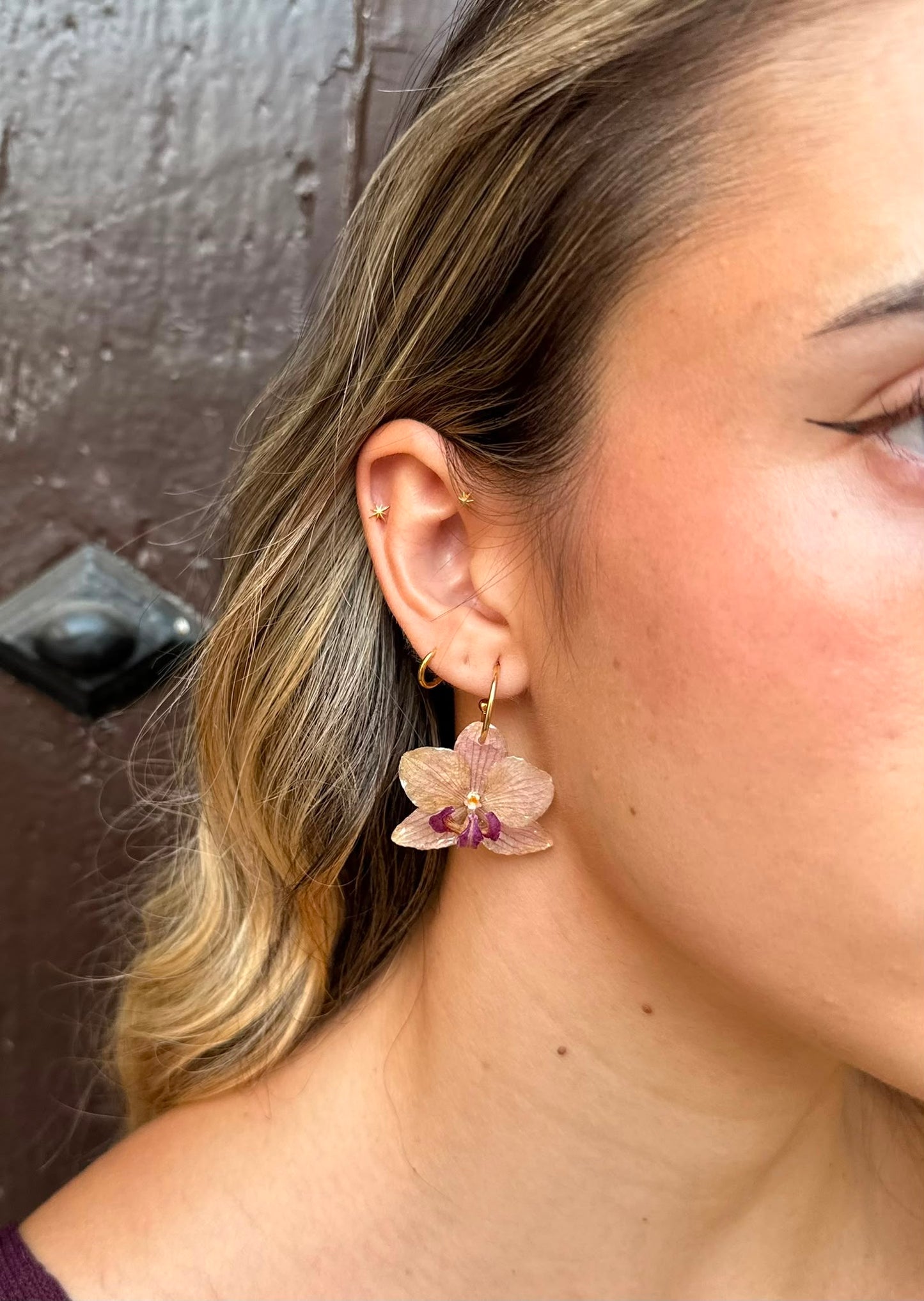 ¨Colección OKIDI¨ Pendientes orquídea color beige y morado