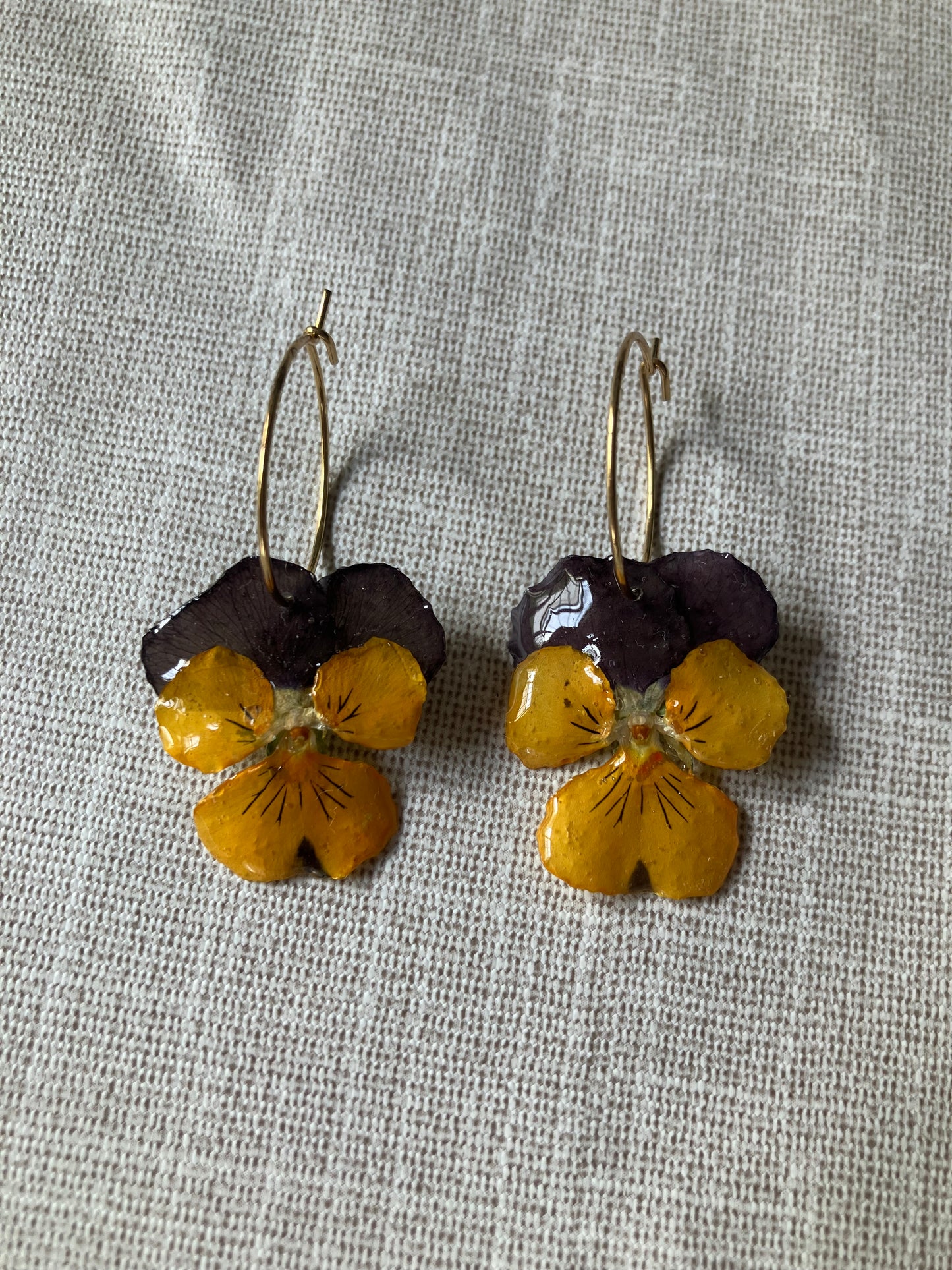 *Flores*.  Pensamientos naranjas