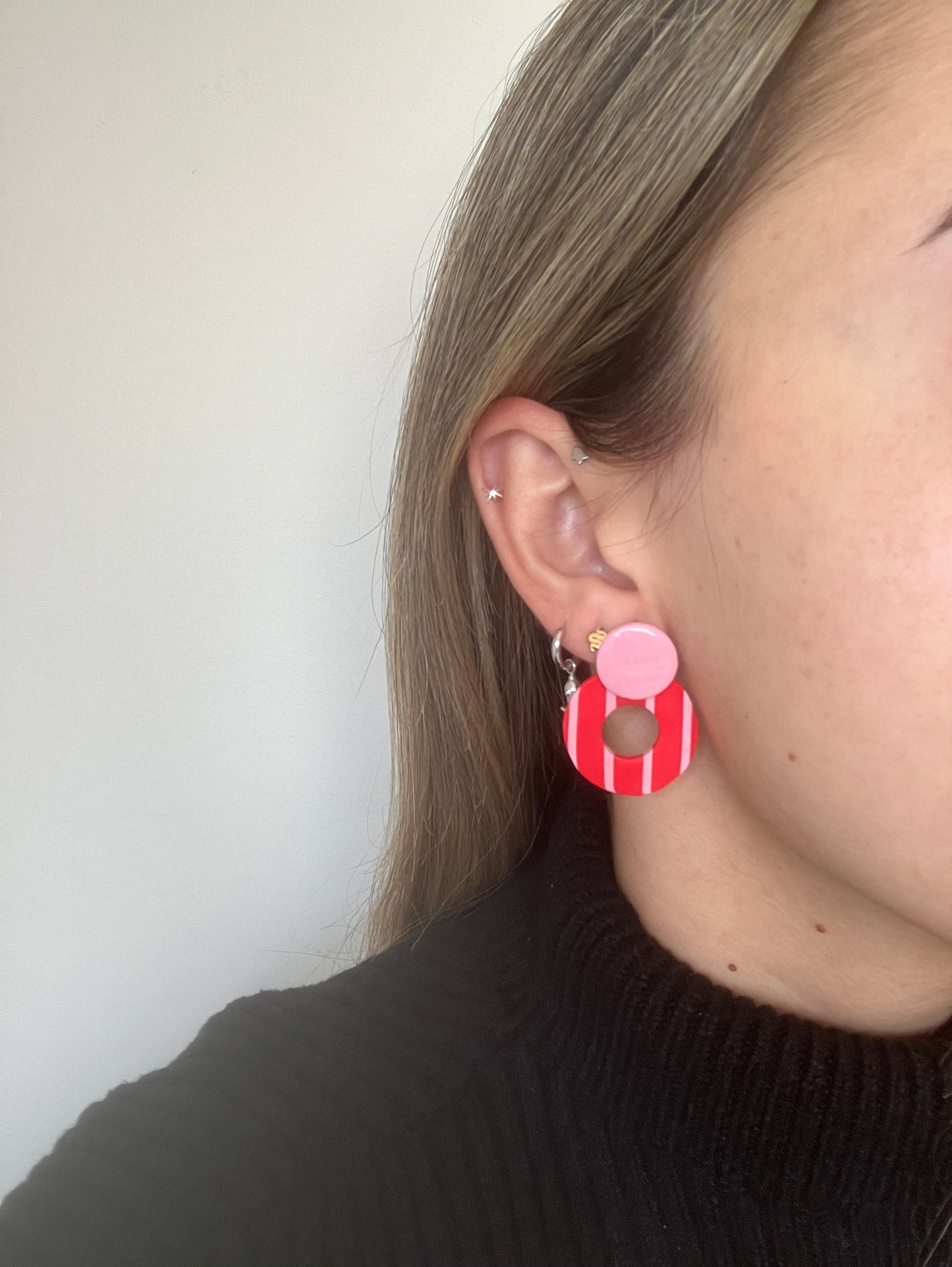 RINCA líneas rojo y rosa