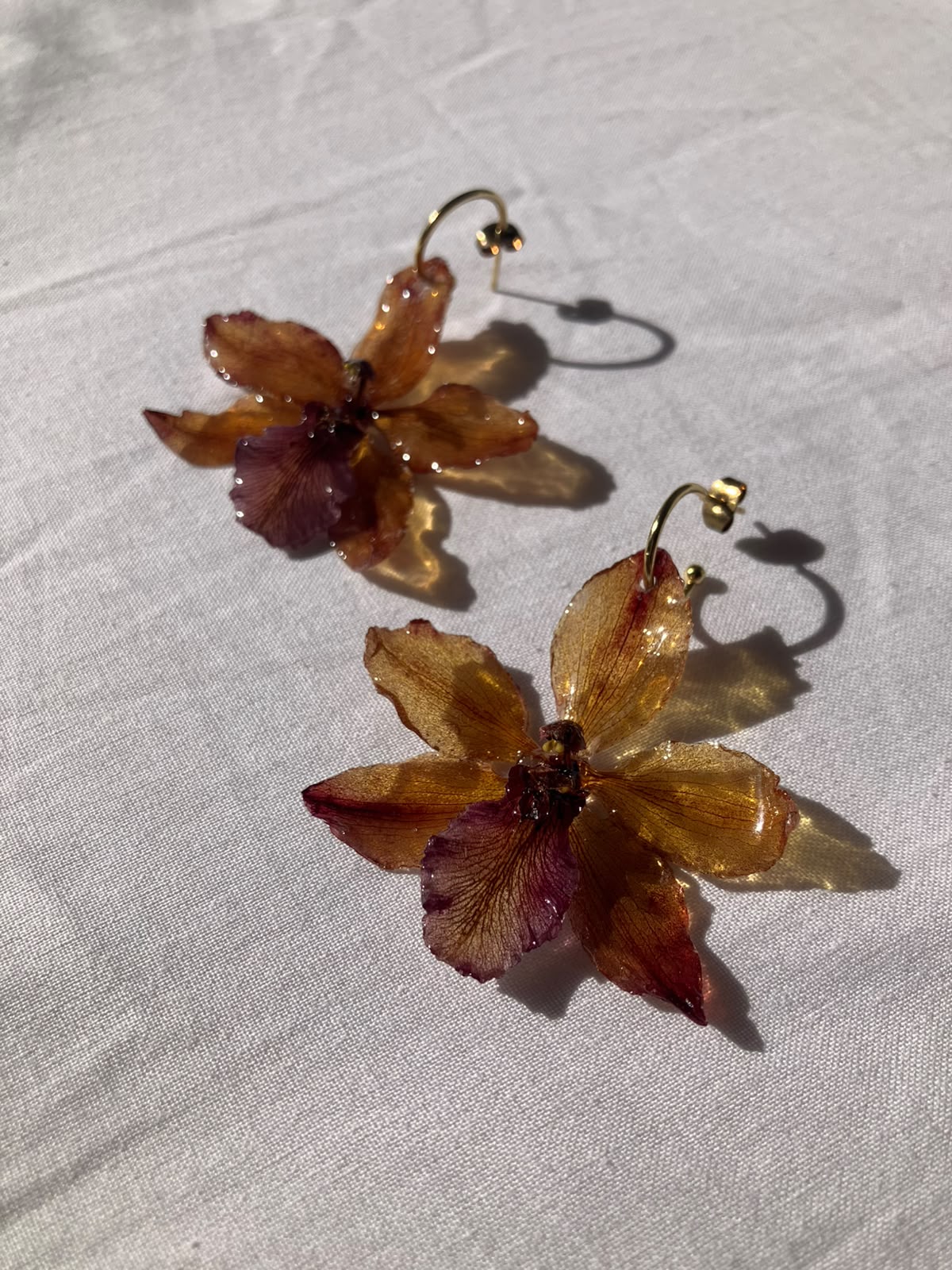 ¨Colección OKIDI¨ Pendientes orquídea color marrón